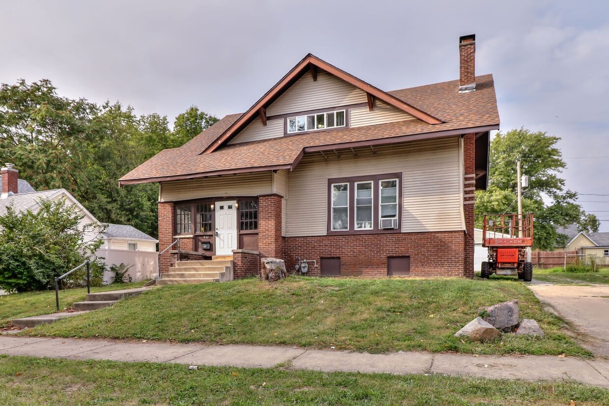 Primary Photo - Large House