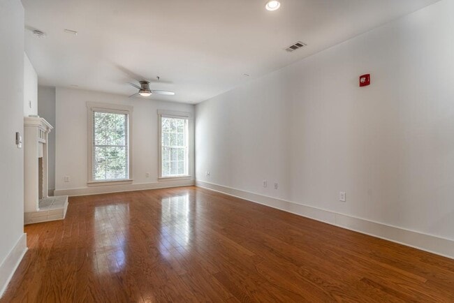 Foto del edificio - 2360 Logan Cir NE