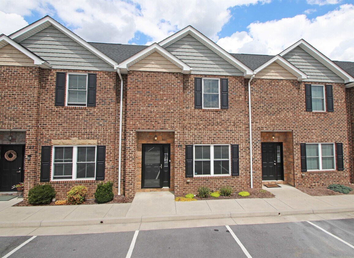 Foto principal - 186 Cedar Point Ln