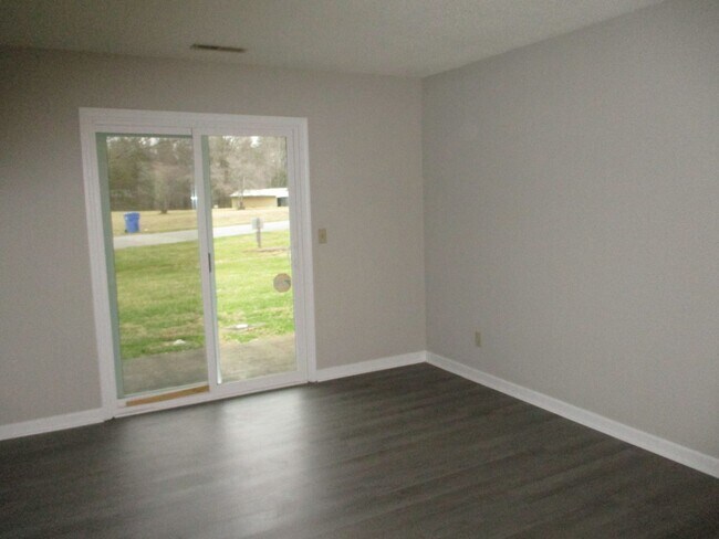 Building Photo - Main Level Condo For Rent in Kernersville