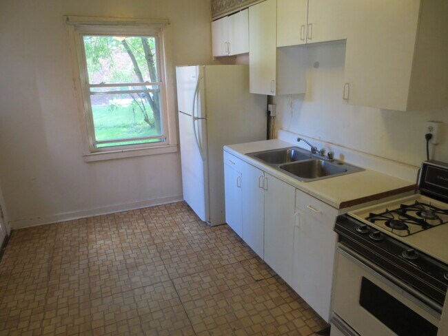 Foto del edificio - 339 Hemlock Dr