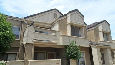 Building Photo - 2035 S Elm St
