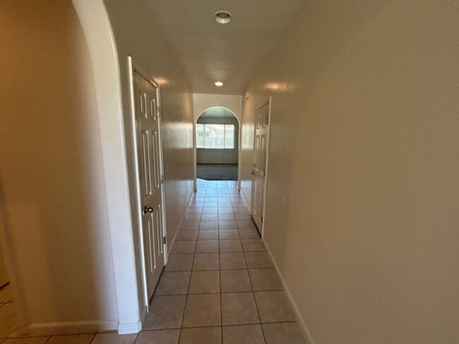 Foto del edificio - 3 bedroom 2 bath home in South East Visali...