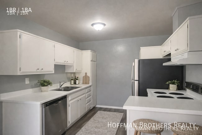 Building Photo - 2161 W 25th St