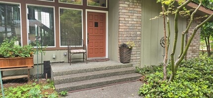 Building Photo - 590 Ridge View Dr