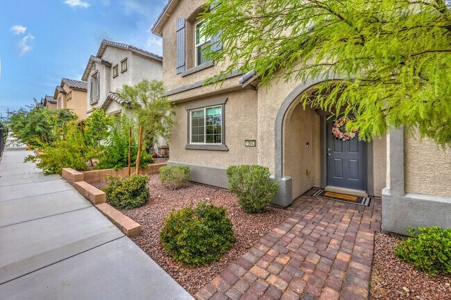Foto del edificio - Unfurnished Skye Canyon Home in gated community w/ Loft & EV Charger