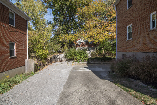 Side of the building leading to the parking area. - 5568 Beechmont Ave