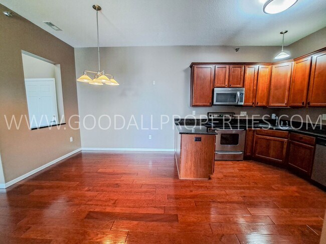 Foto del edificio - 2 Bedrooms 2 Bathroom Condo on Grand