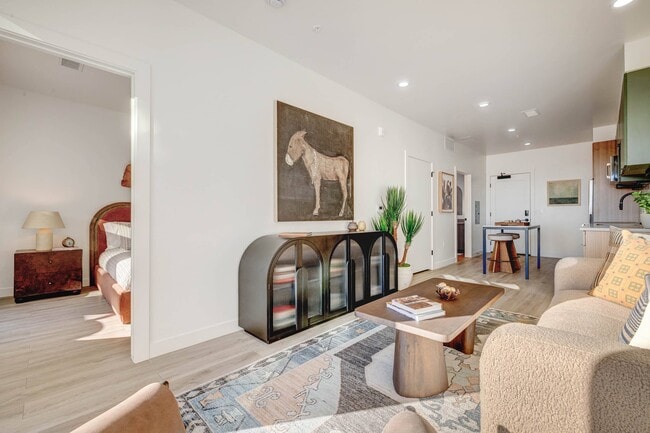 Building Photo - Journeyman