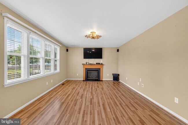 Building Photo - 33 Wild Rose Dr