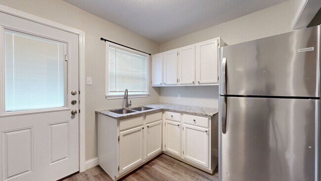 Building Photo - PRICE IMPROVEMENT NOW ONLY $995!!!