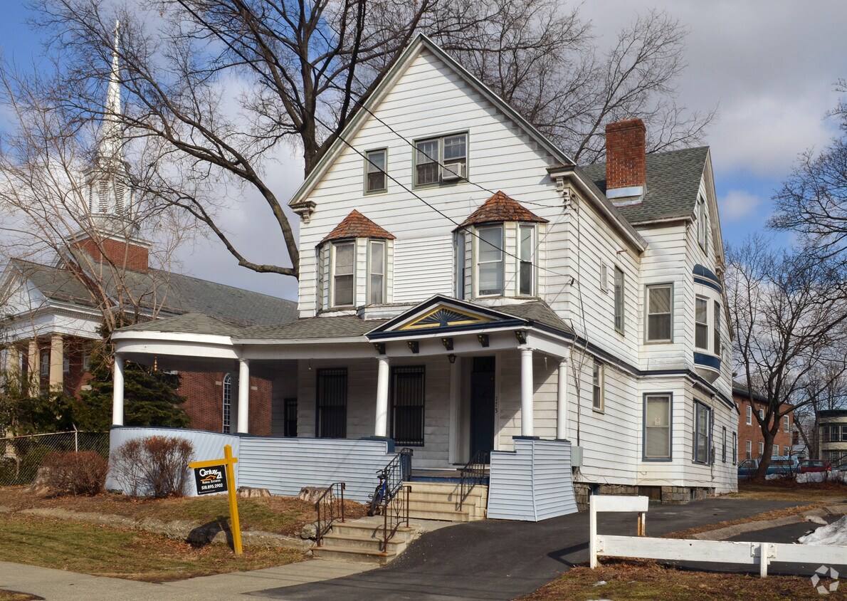 Foto principal - 173 Western Ave