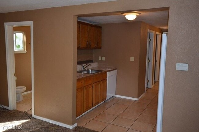 Building Photo - 4 br, 2 bath House - 1004 Hazel St
