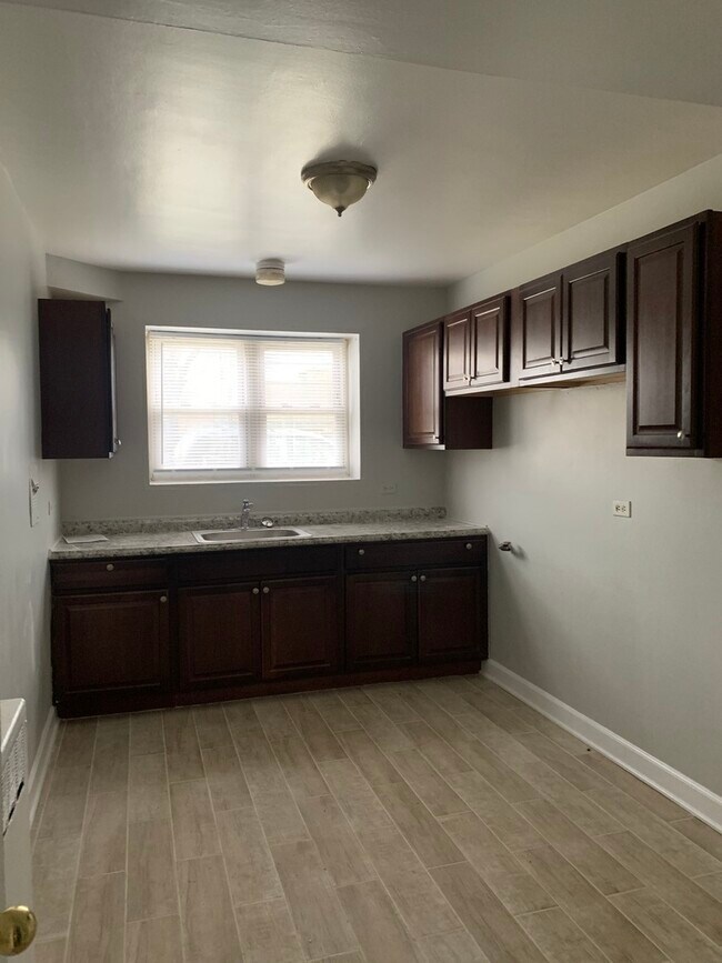 Building Photo - 6103 N Seeley Ave