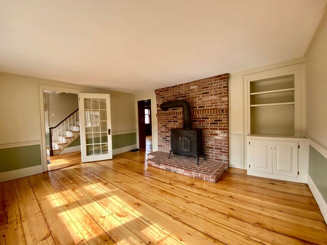 Foto del edificio - 2 BED/ 1 BATH Duplex in AMESBURY, MA