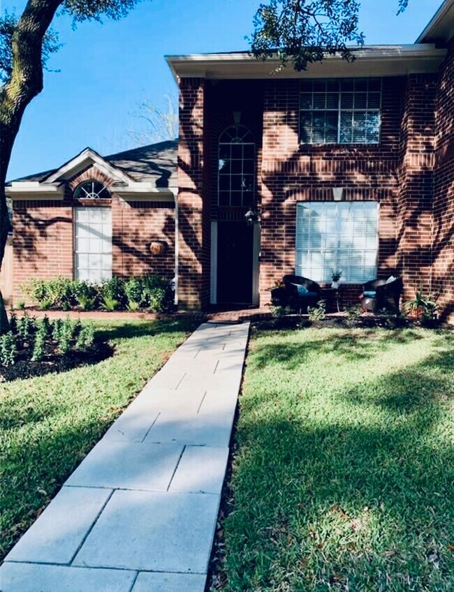 Foto del edificio - 5739 Henniker Dr