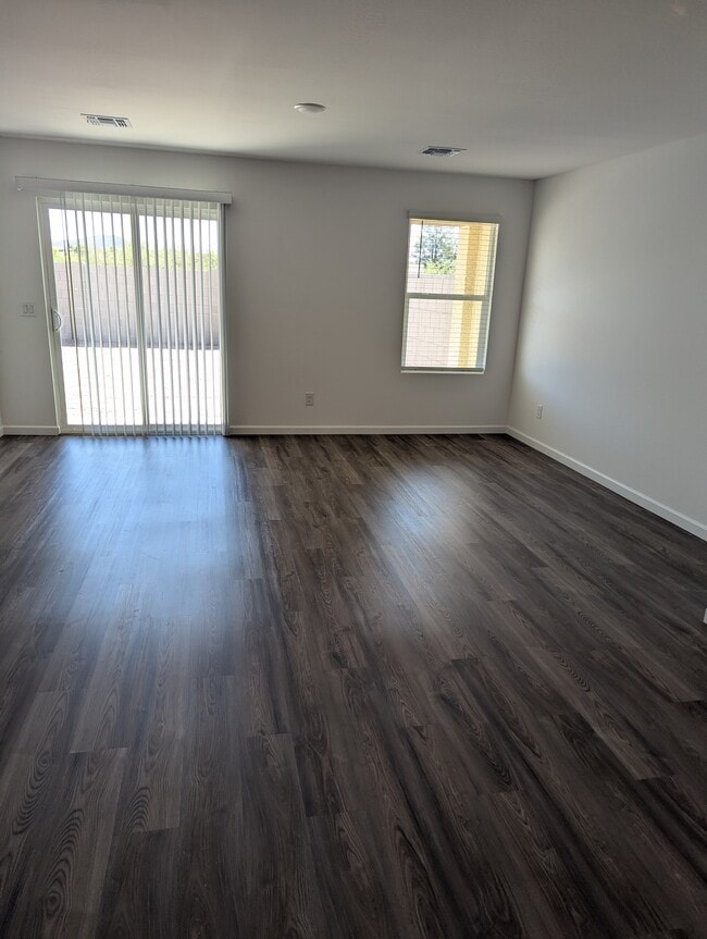 Building Photo - 733 Dylan Ct