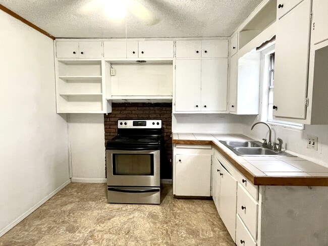 Building Photo - 1527 1st Ave SW