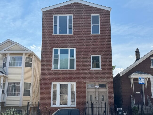 Building Photo - 2129 W 18th Pl