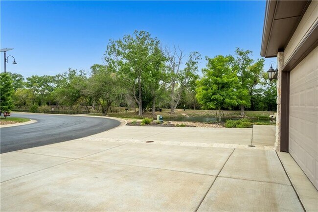 Foto del edificio - 362 Madison Oaks Ave