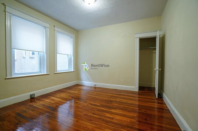 Foto del edificio - 68 Woodstock Ave