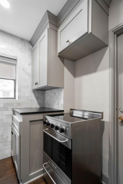 Building Photo - 324 3rd St NE