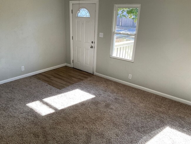 Foto del edificio - Complete remodel home ready for you and yo...