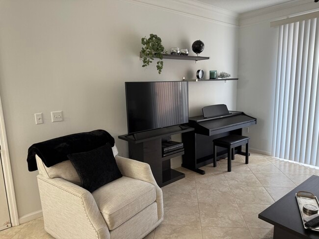 Building Photo - 3106 Myrtlewood Cir E