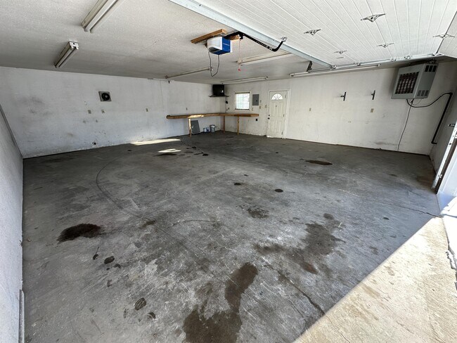 Building Photo - 3715 1st Ave S