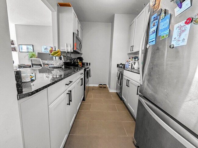 Building Photo - 400 N La Salle Dr