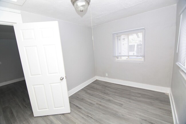 Building Photo - Charming 1-Bedroom and Pet-Friendly HOME w...