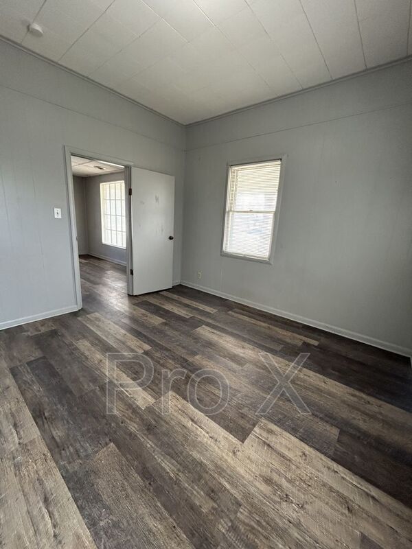 Foto del edificio - 1007 E Madison St