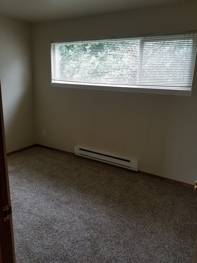 bedroom1 - 4191 Gilman Ave W