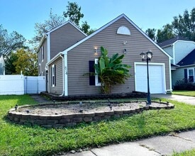 Building Photo - 814 Dryden St
