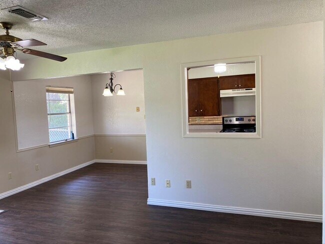 Building Photo - 718 Greencove Dr