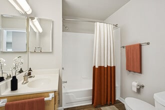 Athens 1 Bed x 1 Bath Floorplan Bathroom - ReNew Belcamp