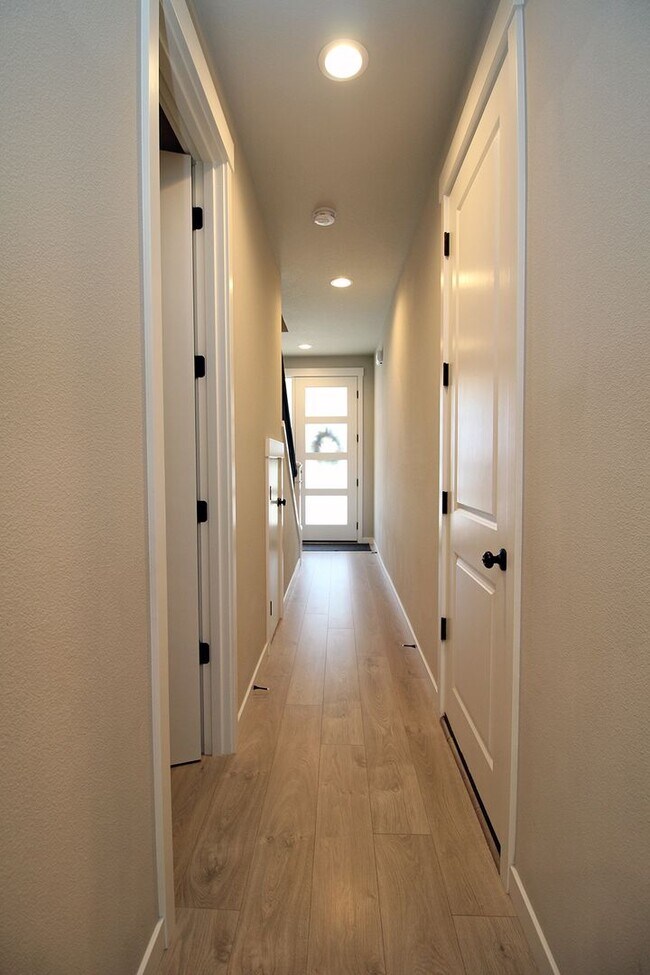 Foto del edificio - New Construction 3 Bedroom Townhome at Ple...