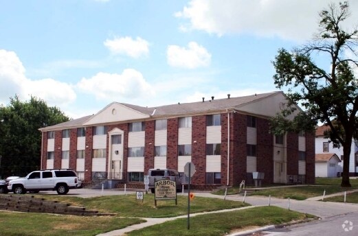Foto del edificio - Arbor Manor Apartments