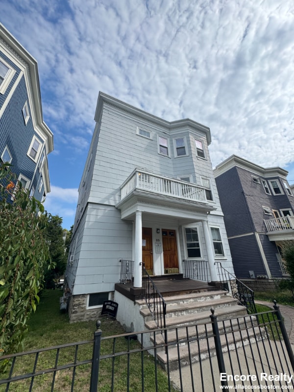 Primary Photo - 23 Tufts St