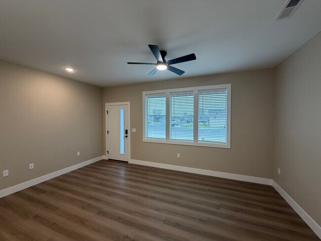 Foto del edificio - 2117 Carr Rd