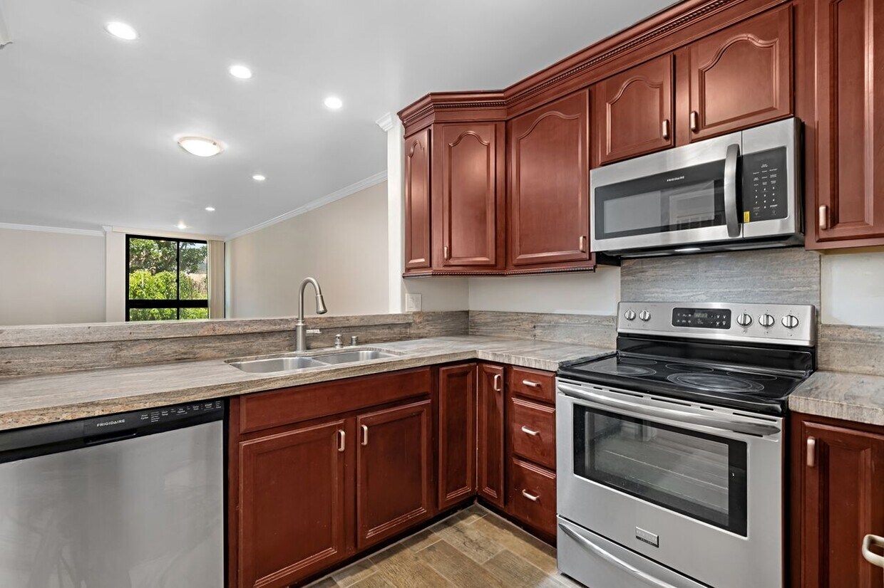 11750 W Sunset Blvd #301 Brentwood, CA 90049 - 11750 W Sunset Blvd