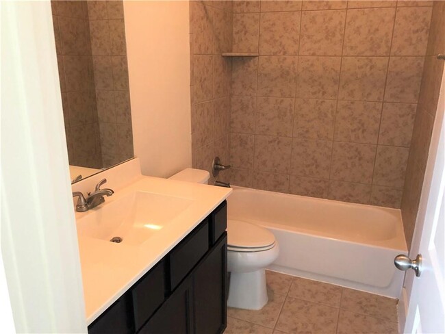 Building Photo - 2212 Creekside Ln