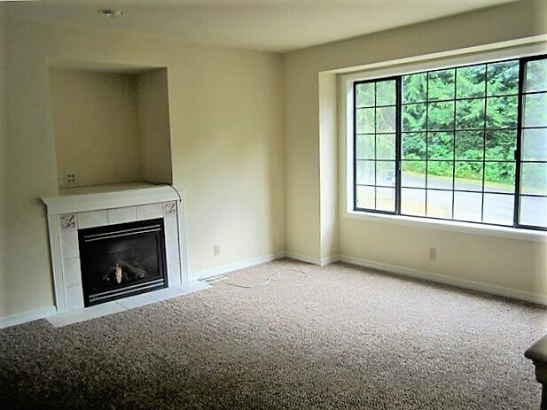 Building Photo - Home in Poulsbo!