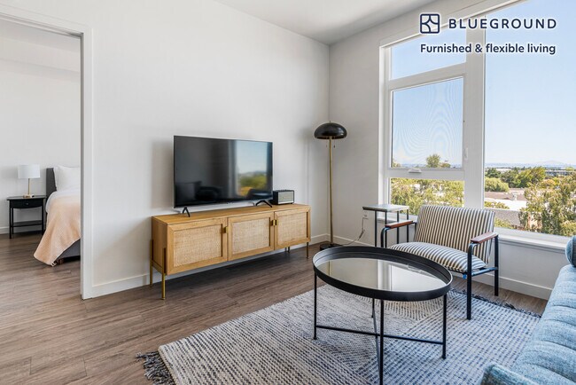 Foto del edificio - 815 Old County Rd