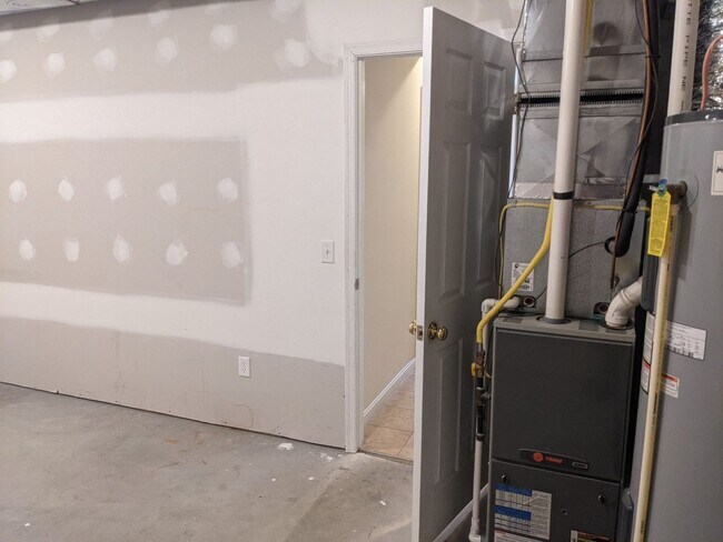 Building Photo - 3 Bedroom Townhouse for Rent in Waynesboro!