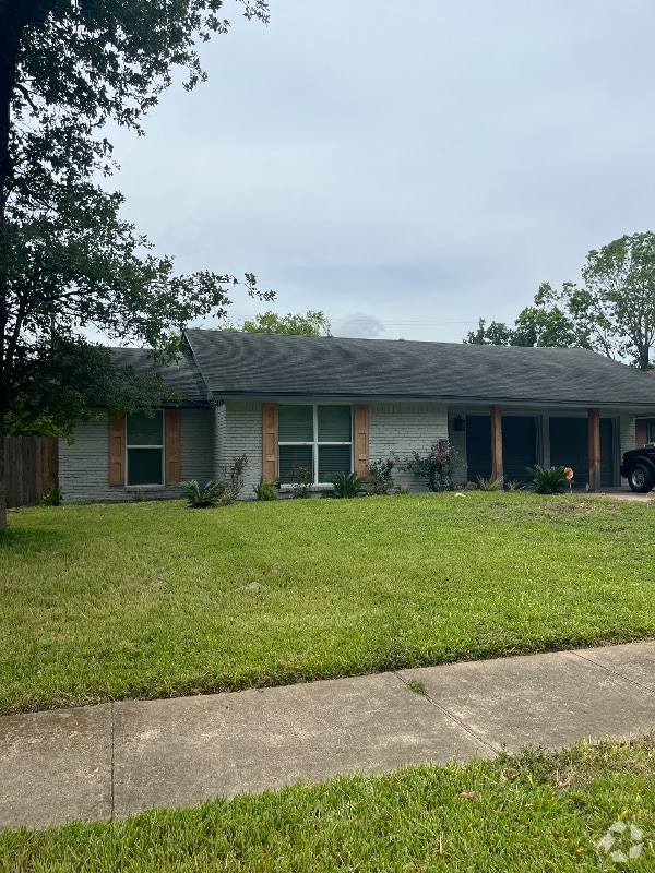Building Photo - 1823 Shadow Bend Dr
