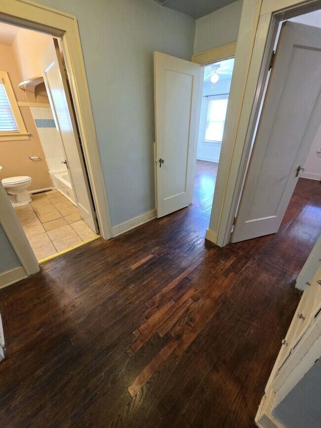 Building Photo - 3 Bed, 1 Bath Home in NW OKC Close to Plaza District