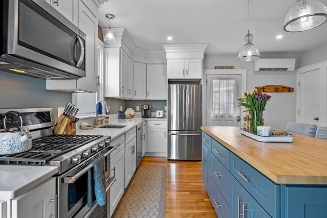 Building Photo - 37 School St