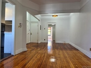 Building Photo - 102 Kingston Ave