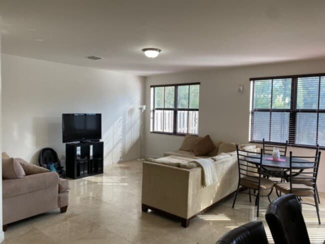 Foto del edificio - FULLY furnished House in Miami